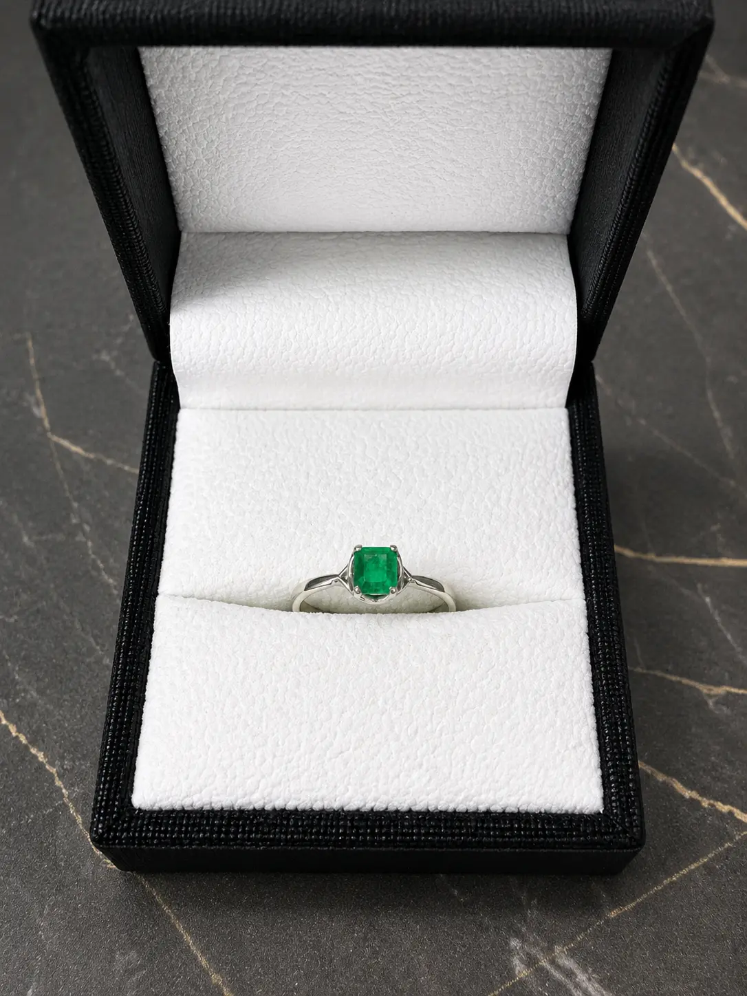 Anillo de Plata 950 con Esmeralda Colombiana Natural Cuadrada